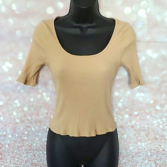 H&M Tops - H&M Ribbed Crop Top